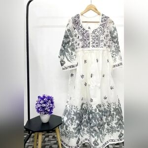 New Floral Elegance White/ Grey Women's Kurta - Size L